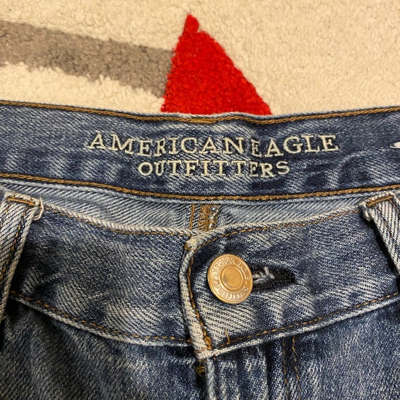 Embroidered American Eagle denim shorts sz 14 - Picture 2 of 6